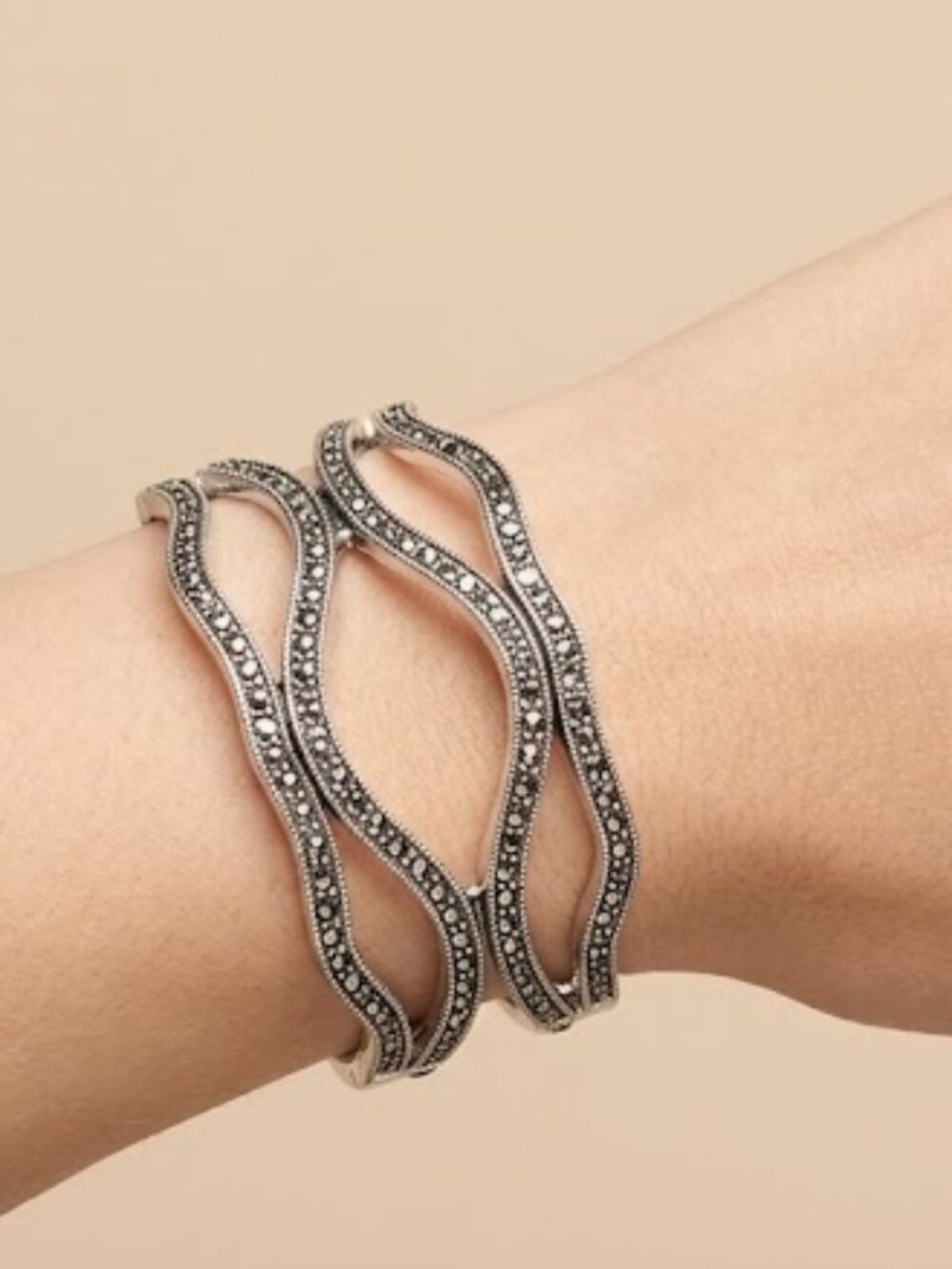 Elegant Silver Tone Wave cuff Bracelet